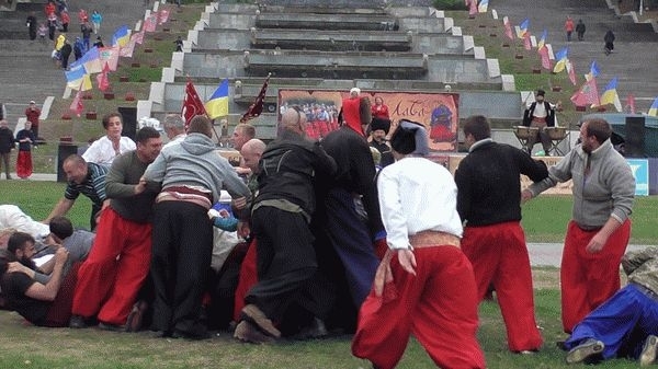 В Запорожье на продолжении Дня города запорожцы бились и толкались Фото № 0 В Запорожье на продолжении Дня города запорожцы бились и толкались Фото № 0