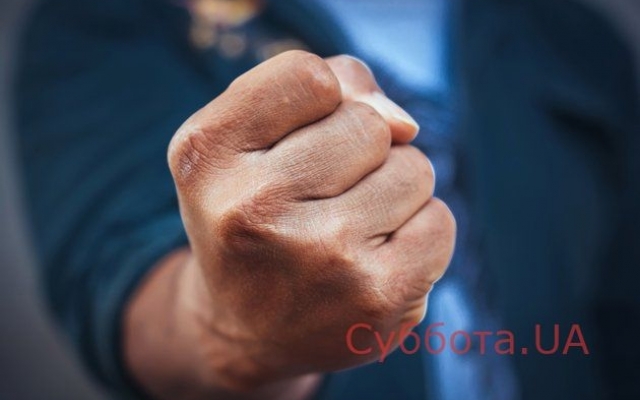 В Запорожской области мужчине, избившего свою падчерицу, сломали рёбра Фото № 0 В Запорожской области мужчине, избившего свою падчерицу, сломали рёбра Фото № 0