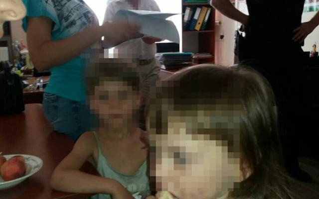 Пьяная мать оставила ребенка на улице (ФОТО) Фото № 0 Пьяная мать оставила ребенка на улице (ФОТО) Фото № 0