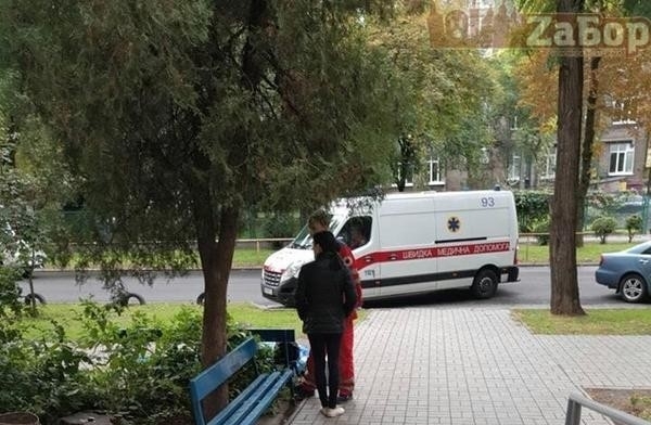 ЧП в соцслужбе: Пенсионерка умерла, стоя в очереди (ФОТО) Фото № 2 ЧП в соцслужбе: Пенсионерка умерла, стоя в очереди (ФОТО) Фото № 2