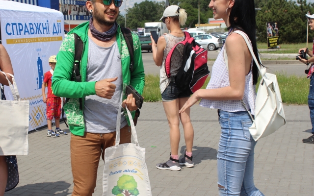 Как в Запорожье провели день без полиэтилена (ФОТОРЕПОРТАЖ) Фото № 9 Как в Запорожье провели день без полиэтилена (ФОТОРЕПОРТАЖ) Фото № 9