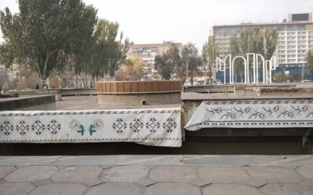 Горожане назвали Фестивальную площадь одним из главных позорных объектов города (ФОТО) Фото № 4 Горожане назвали Фестивальную площадь одним из главных позорных объектов города (ФОТО) Фото № 4