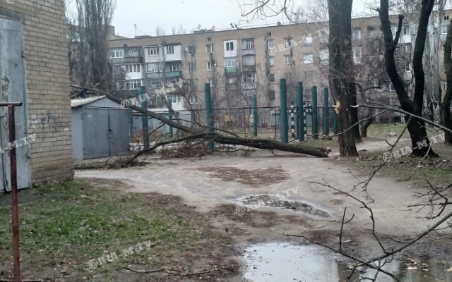 Под Запорожьем ураган наделал беды (ФОТО) Фото № 0 Под Запорожьем ураган наделал беды (ФОТО) Фото № 0