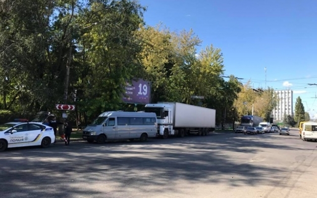 В Запорожье маршрутчик гнался за фурой (ФОТО) Фото № 0 В Запорожье маршрутчик гнался за фурой (ФОТО) Фото № 0