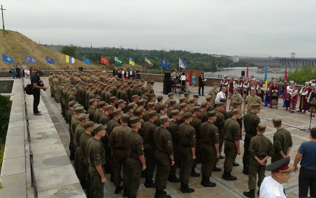 О чем рассказал запорожцам Луценко на Хортице (ФОТО) Фото № 2 О чем рассказал запорожцам Луценко на Хортице (ФОТО) Фото № 2