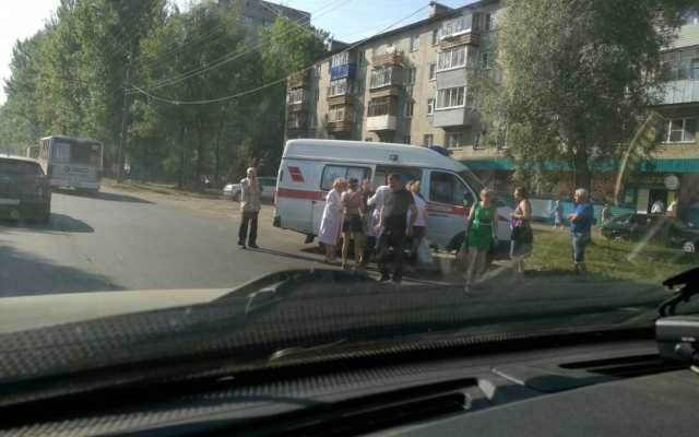 Под колеса легковушки попала запорожанка Фото № 0 Под колеса легковушки попала запорожанка Фото № 0