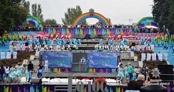 Стало известно, сколько человек посетили Покровскую ярмарку в Запорожье Фото № 0 Стало известно, сколько человек посетили Покровскую ярмарку в Запорожье Фото № 0