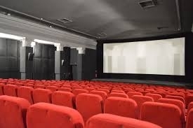 В запорожском кинотеатре произошел неприятный инцидент: Посетителей выгнали на улицу Фото № 0 В запорожском кинотеатре произошел неприятный инцидент: Посетителей выгнали на улицу Фото № 0