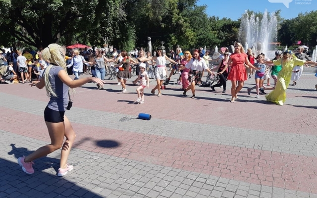 Как в Запорожье прошел велопарад девушек (ФОТОРЕПОРТАЖ) Фото № 8 Как в Запорожье прошел велопарад девушек (ФОТОРЕПОРТАЖ) Фото № 8