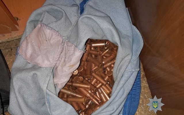 В запорожской квартире нашли оружие и гранаты Фото № 2 В запорожской квартире нашли оружие и гранаты Фото № 2