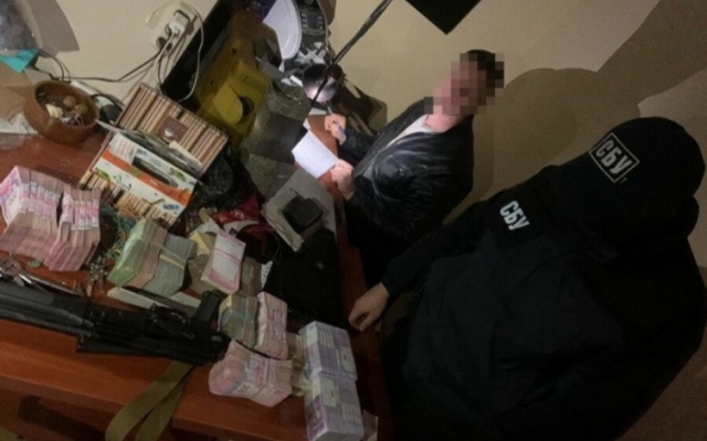 В Запорожье СБУ «накрыли конверт» со 100 млн гривен, которые выводились в «тень» на протяжении года Фото № 0 В Запорожье СБУ «накрыли конверт» со 100 млн гривен, которые выводились в «тень» на протяжении года Фото № 0