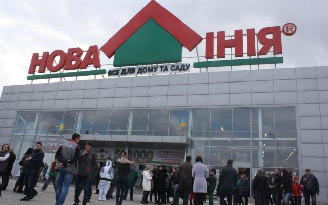 Сегодня из запорожского гипермаркета снова эвакуировали людей (ФОТО) Фото № 1 Сегодня из запорожского гипермаркета снова эвакуировали людей (ФОТО) Фото № 1