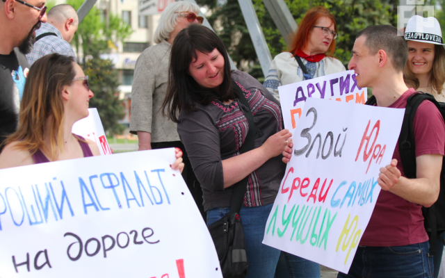 В центре Запорожья прошло шествие с монстрами Фото № 2 В центре Запорожья прошло шествие с монстрами Фото № 2
