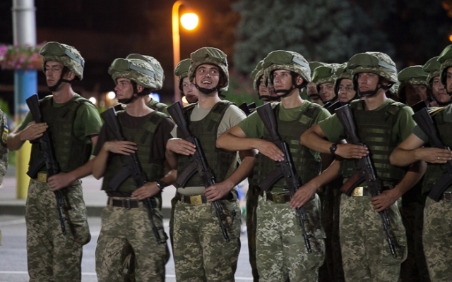 Опубликованы фото вечерней репетиции парада на День Независимости Фото № 13 Опубликованы фото вечерней репетиции парада на День Независимости Фото № 13