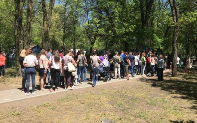 Сегодня горожане стоят в Сегодня горожане стоят в