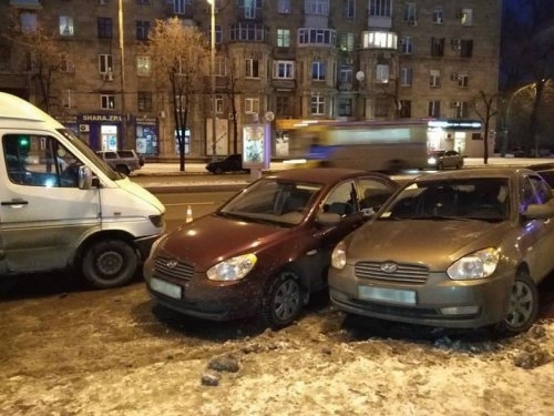 В Запорожье произошло ДТП с участием маршрутки Фото № 2 В Запорожье произошло ДТП с участием маршрутки Фото № 2