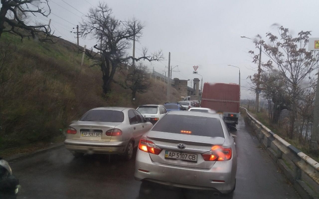 В Запорожье на мосту Преображенского крупное ДТП (ФОТО) Фото № 0 В Запорожье на мосту Преображенского крупное ДТП (ФОТО) Фото № 0