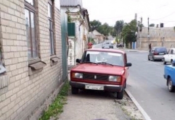 В Запорожской области автохам припарковался на тротуаре (ФОТО) Фото № 0 В Запорожской области автохам припарковался на тротуаре (ФОТО) Фото № 0