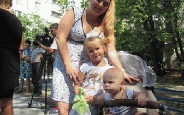 В Днепровском районе открыли новую детскую площадку Фото № 1 В Днепровском районе открыли новую детскую площадку Фото № 1