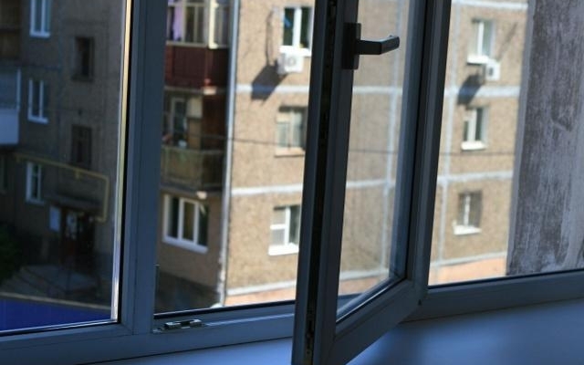 В Днепровском районе Запорожья выпал из окна мужчина Фото № 0 В Днепровском районе Запорожья выпал из окна мужчина Фото № 0