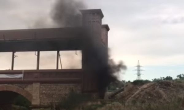 Дети сами тушили из бутылок пожар (ВИДЕО) Фото № 0 Дети сами тушили из бутылок пожар (ВИДЕО) Фото № 0