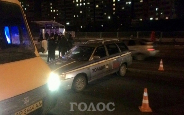 В Запорожье полиция сбила женщину Фото № 1 В Запорожье полиция сбила женщину Фото № 1