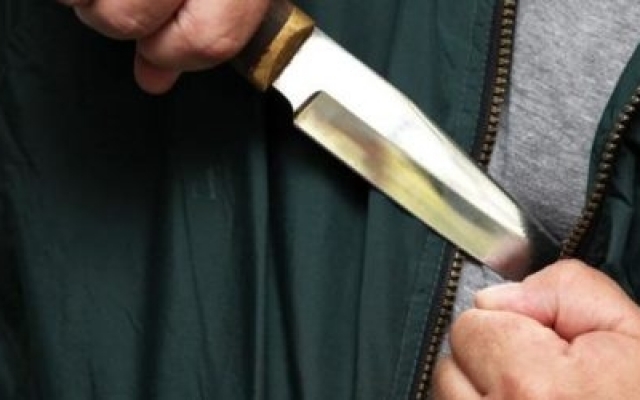 В Запорожье бандит с ножом ограбил магазин Фото № 0 В Запорожье бандит с ножом ограбил магазин Фото № 0