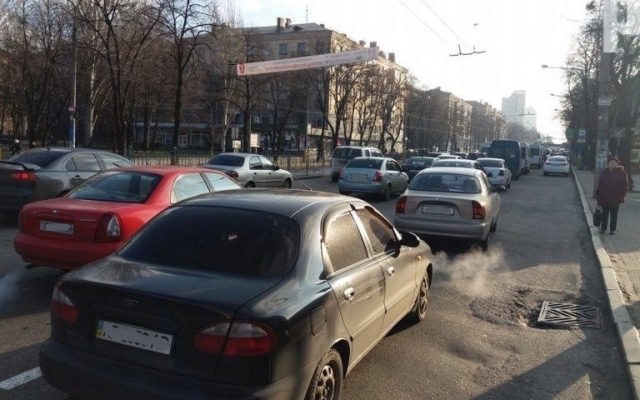 В Запорожье митингующие перекрыли главный проспект города (ФОТО) Фото № 2 В Запорожье митингующие перекрыли главный проспект города (ФОТО) Фото № 2