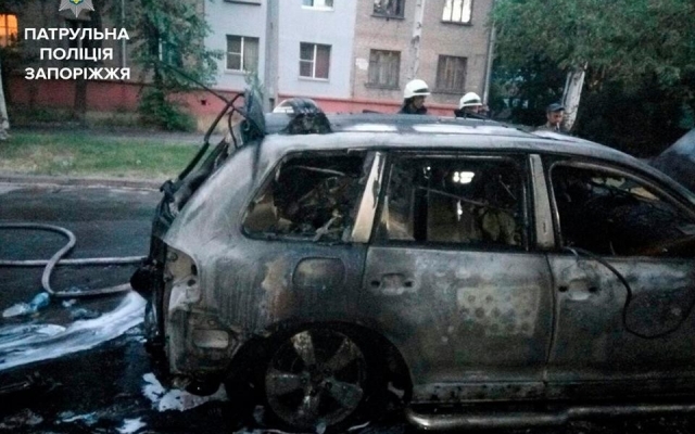 Появились фото и видео сгоревших внедорожников Фото № 2 Появились фото и видео сгоревших внедорожников Фото № 2