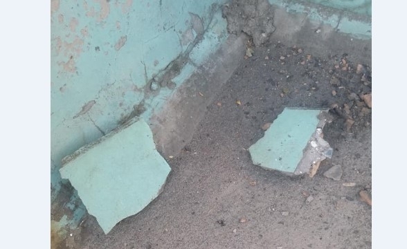В запорожской больнице стена обрушилась прямо около годовалого малыша (ФОТО) Фото № 1 В запорожской больнице стена обрушилась прямо около годовалого малыша (ФОТО) Фото № 1
