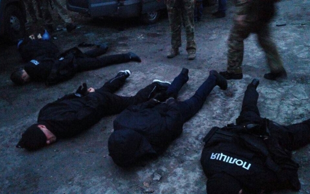 Банда из ДНР под видом полицейских занималась грабежами и разбоем: их задержали в Запорожье (ФОТО) Фото № 5 Банда из ДНР под видом полицейских занималась грабежами и разбоем: их задержали в Запорожье (ФОТО) Фото № 5