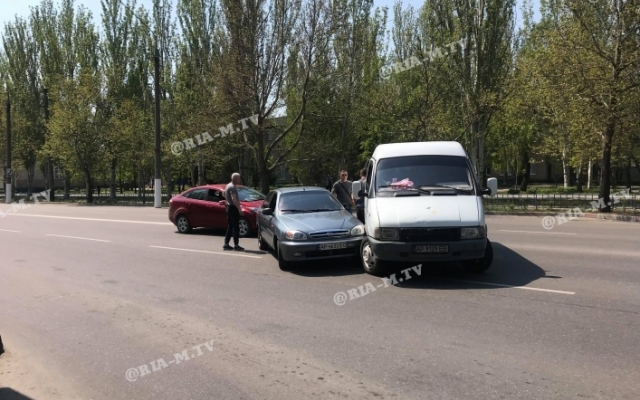 В Запорожской области на проспекте возник конфликт (ВИДЕО) Фото № 0 В Запорожской области на проспекте возник конфликт (ВИДЕО) Фото № 0