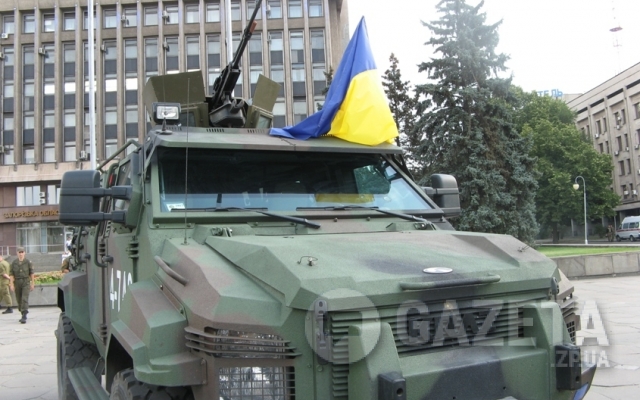 В Запорожье прошла выставка военной техники Фото № 3 В Запорожье прошла выставка военной техники Фото № 3