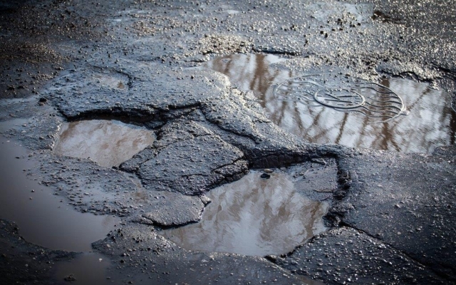 В Запорожье ищут самую красивую яму Фото № 0 В Запорожье ищут самую красивую яму Фото № 0