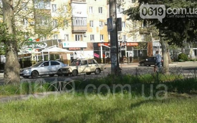 На пешеходном переходе ВАЗ сбил девушку (ФОТО) Фото № 0 На пешеходном переходе ВАЗ сбил девушку (ФОТО) Фото № 0