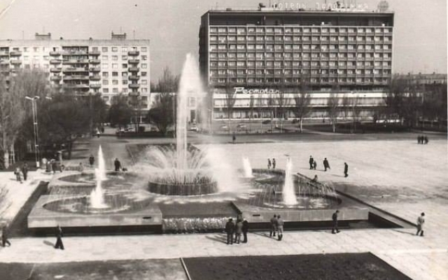 В сети показали площадь Фестивальную 50 лет назад (ФОТО) Фото № 1 В сети показали площадь Фестивальную 50 лет назад (ФОТО) Фото № 1