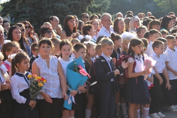 Сегодня в школах Запорожской области прозвенел первый звонок (ФОТО) Фото № 1 Сегодня в школах Запорожской области прозвенел первый звонок (ФОТО) Фото № 1