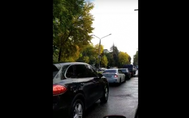 С самого утра запорожцы застряли в пробке еще с бульвара Винтера (ВИДЕО) Фото № 0 С самого утра запорожцы застряли в пробке еще с бульвара Винтера (ВИДЕО) Фото № 0