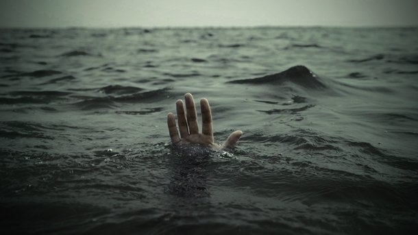 В Кирилловке из воды вытащили тело мужчины без признаков жизни Фото № 0 В Кирилловке из воды вытащили тело мужчины без признаков жизни Фото № 0