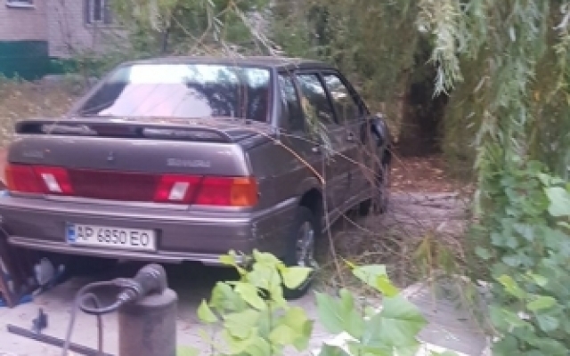 Гараж демонтировали — автомобиль оставили: в Мелитополе убрали незаконный гараж (ФОТО) Фото № 8 Гараж демонтировали — автомобиль оставили: в Мелитополе убрали незаконный гараж (ФОТО) Фото № 8