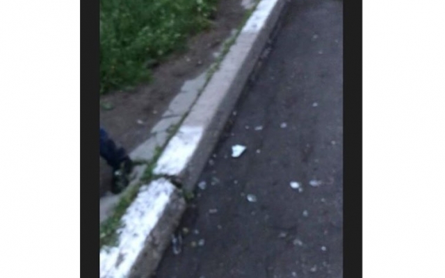 В Шевченковском районе дети вели себя неадекватно и устроили погром на улице (ФОТО) Фото № 3 В Шевченковском районе дети вели себя неадекватно и устроили погром на улице (ФОТО) Фото № 3