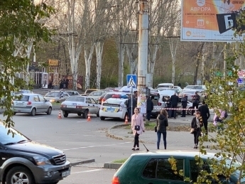 В Запорожье полиция задержала автомобиль «BMW» из которой производились выстрелы Фото № 0 В Запорожье полиция задержала автомобиль «BMW» из которой производились выстрелы Фото № 0