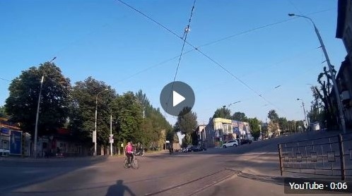 В Запорожье ребенок на велосипеде едва не попал под машину (ВИДЕО) Фото № 0 В Запорожье ребенок на велосипеде едва не попал под машину (ВИДЕО) Фото № 0