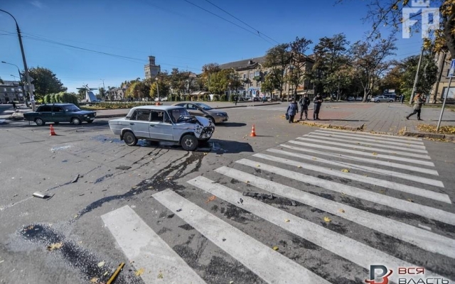 На бульваре Шевченко такси врезалось в маршрутку Фото № 0 На бульваре Шевченко такси врезалось в маршрутку Фото № 0