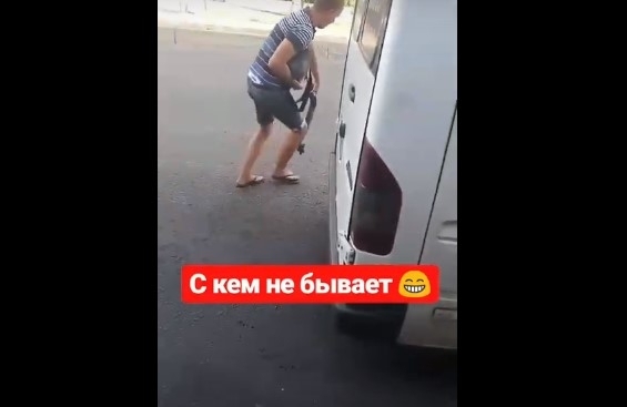 В Запорожье на остановке в транспорте отвалилась выхлопная труба (ВИДЕО) Фото № 0 В Запорожье на остановке в транспорте отвалилась выхлопная труба (ВИДЕО) Фото № 0
