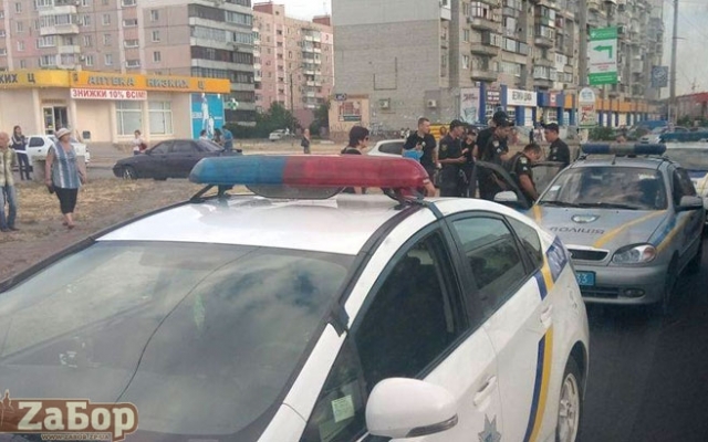 В Запорожье снова избили полицейского Фото № 2 В Запорожье снова избили полицейского Фото № 2