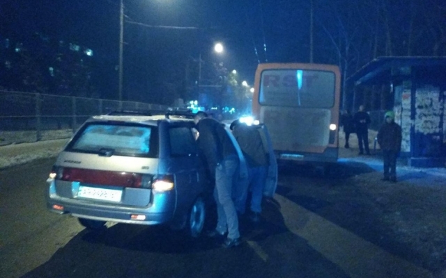 В Днепровском районе маршрутка столкнулась легковым автомобилем (ФОТО) Фото № 0 В Днепровском районе маршрутка столкнулась легковым автомобилем (ФОТО) Фото № 0