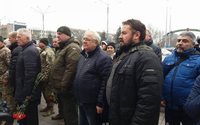 Во время митинга на чиновника кричали Во время митинга на чиновника кричали
