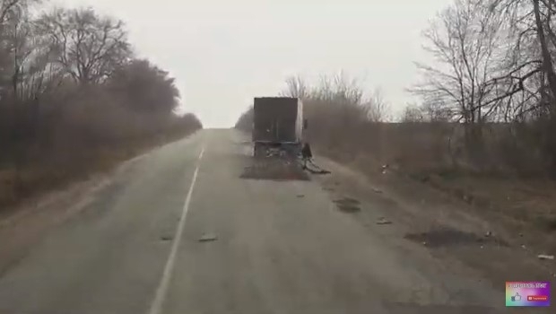 В сети появилось видео аварии на запорожской трассе: У грузовика вырвало полуось Фото № 0 В сети появилось видео аварии на запорожской трассе: У грузовика вырвало полуось Фото № 0