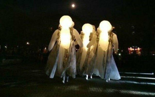 Курьезы: На площади Маяковского бродили привидения (ФОТО, ВИДЕО) Фото № 2 Курьезы: На площади Маяковского бродили привидения (ФОТО, ВИДЕО) Фото № 2